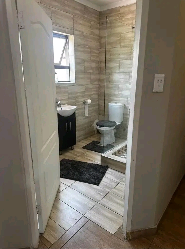 1 bedroom 1 bathroom lounge kitchen apartment  in Centurion