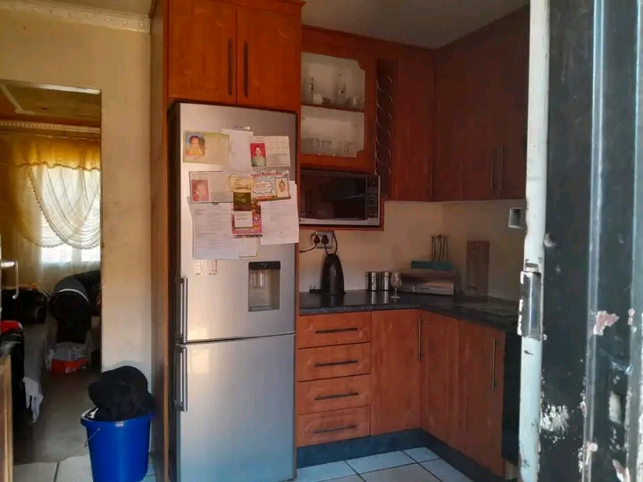 2 bedroom house available in mailula stand al  in Vosloorus