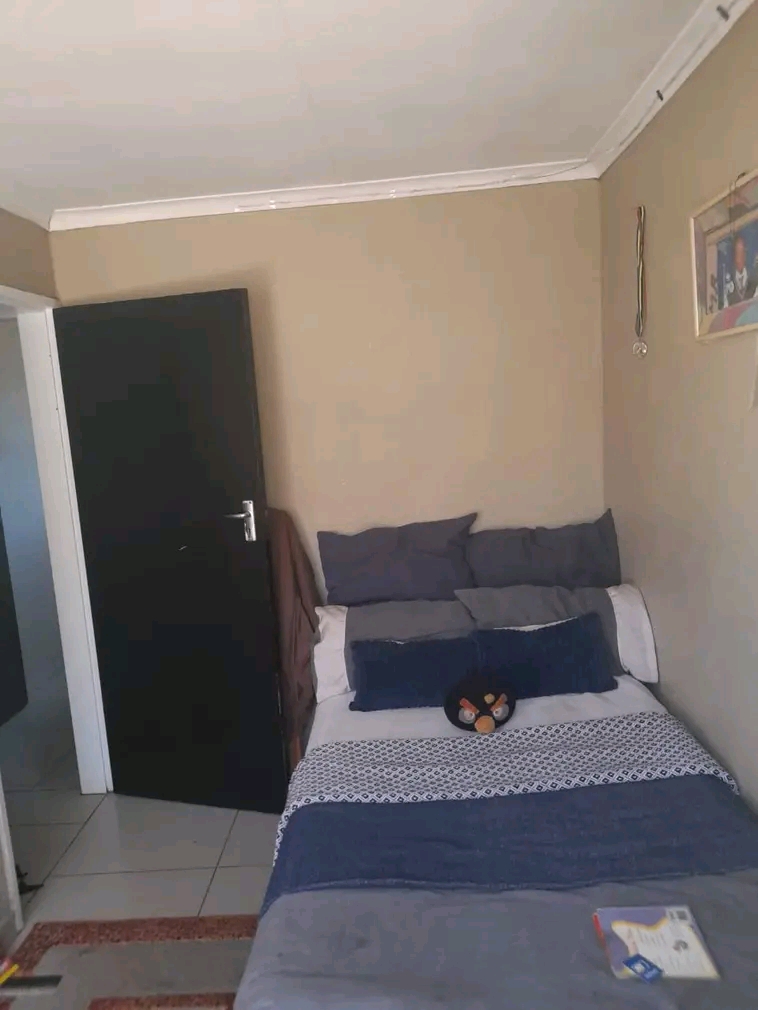 Area: ext25📍
rental price r5500 plus depo  in Vosloorus