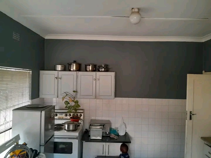 2 rooms to let , in gardenia, close to cemete  in Primrose