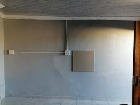 2 rooms to rent at motswaledi sowe2 between b  in Diepkloof