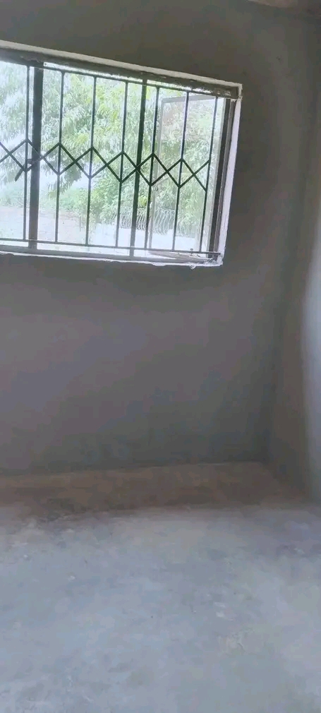 I m offering a room for rent in ext3, close t  in Moleleki
