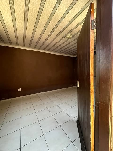 R1500. spacious room available in protea city  in Protea Glen
