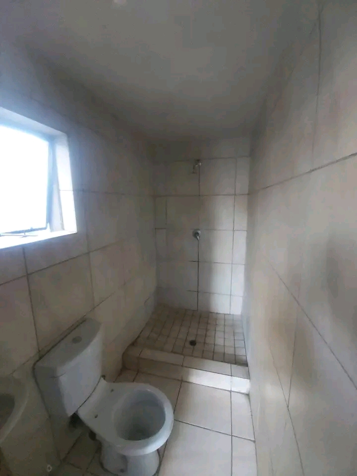 Room available ext 6
rent: r2200 including e  in Ebony Park