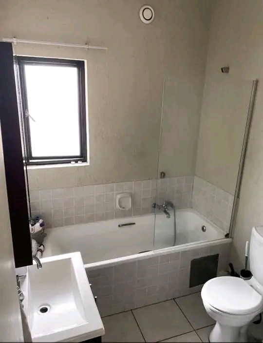 Unfurnished bachelor studio 
r6000 per month  in Bryanston