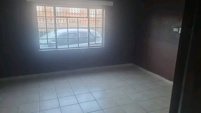 Room to let at 24 president and garden has to  in Turffontein