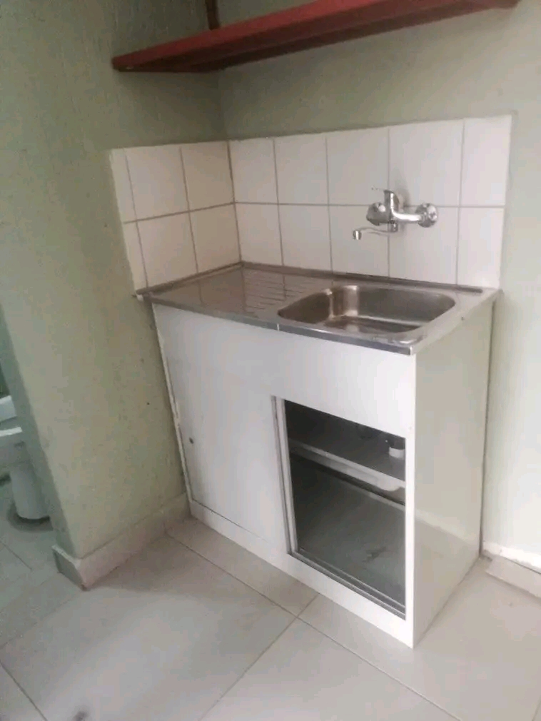 Ensuites to rent from 2500
*electricity nd w  in Protea Glen