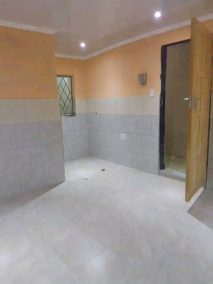 Room to rent at ext2 next to zcc church 2500  in Kaalfontein