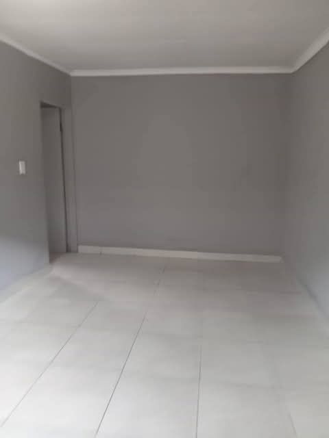 Apartment available at ext 25 going for r2500  in Vosloorus