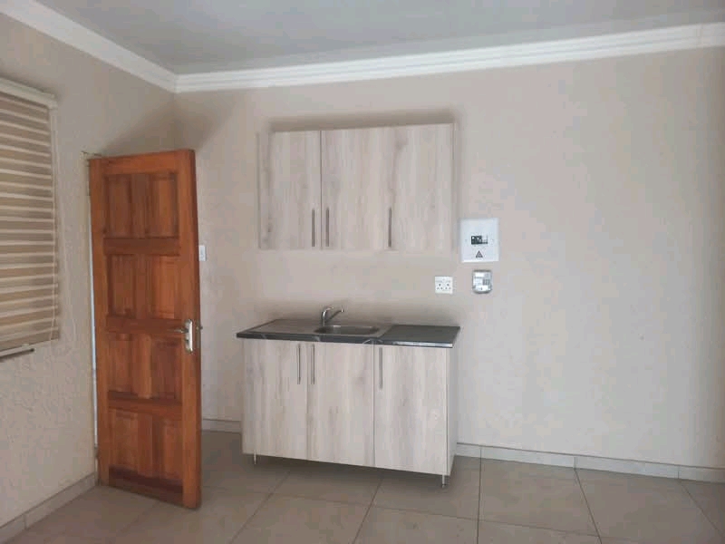 Ensuits available in phase 1 soweto immediate  in Braamfischer