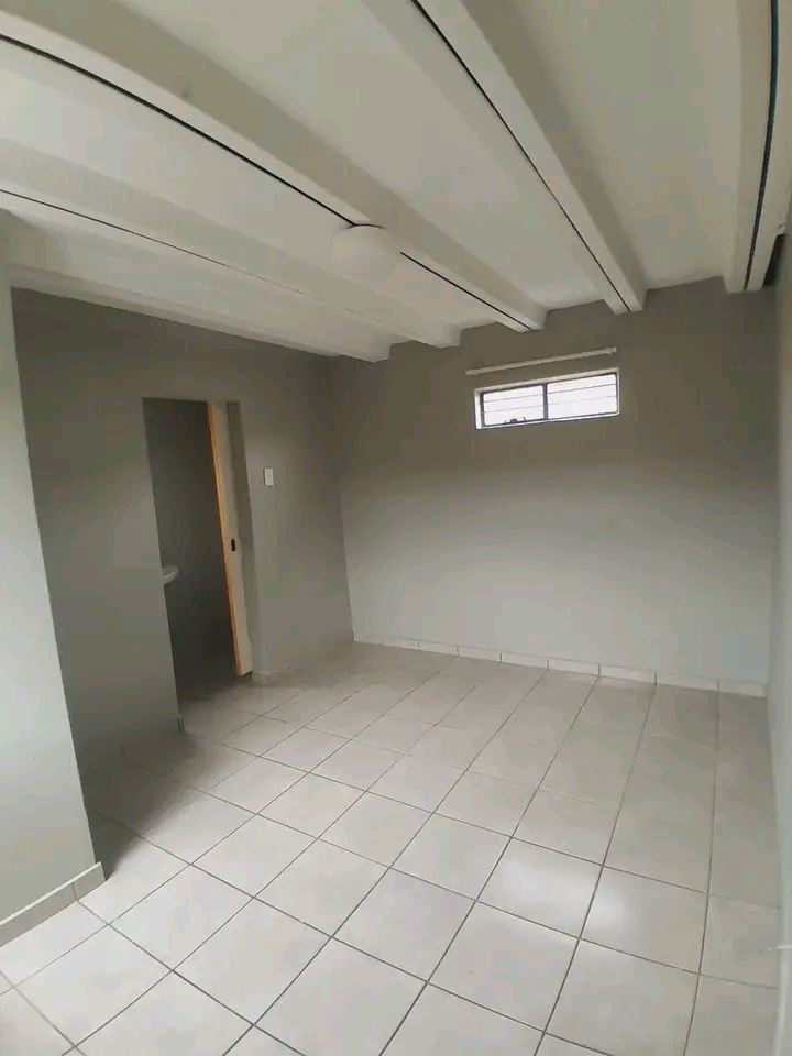 Looking for a room?....well  i got you,i have  in Kaalfontein