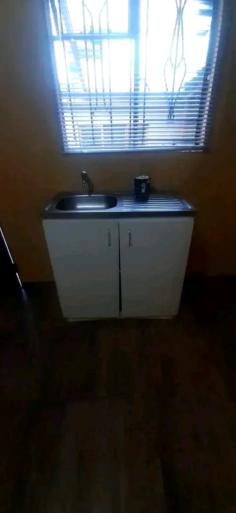 1 bed cottage to rent in x 4 behind engen
im  in Kaalfontein