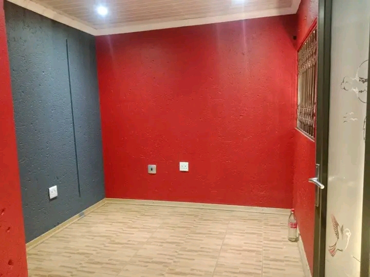 2 room available@ (soweto) for  rental r2700   in Mapetla