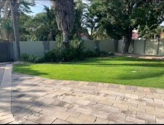 5 bedroom house to rent for r20000
deposit r  in Norkem Park