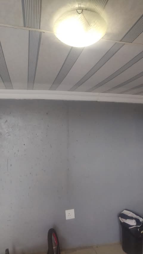 Room available at ext next chiawelo flats,
r  in Mapetla