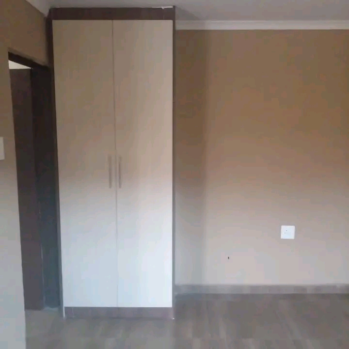 Very spacious cottage available 
availabilit  in Alberton