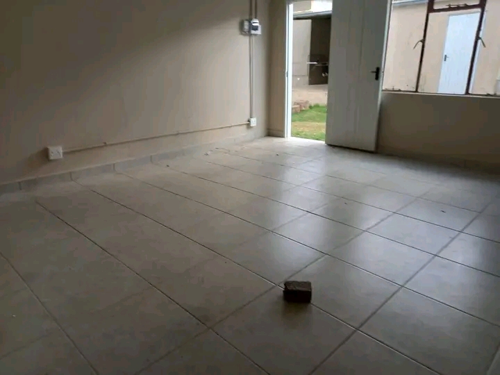 3 rooms available at 6 cactus road primrose..  in Primrose