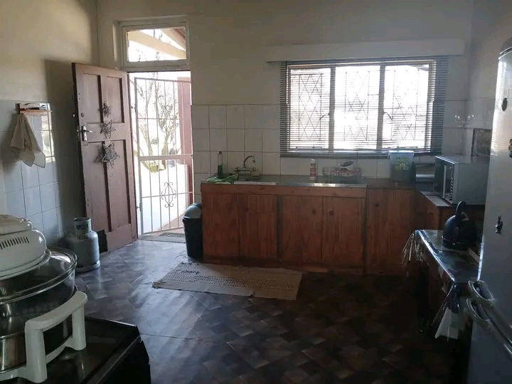 Beautiful and spacious 1 bedroom cottage for   in Primrose