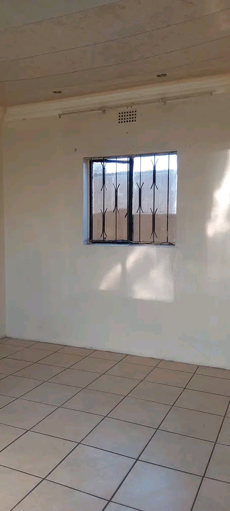 Room near municipal and ikhwezi station rent   in Zondi