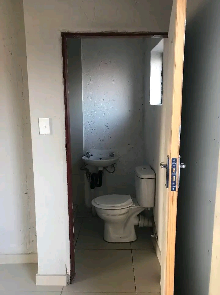 Room available in ext 8 immediately 
room ha  in Cosmo City
