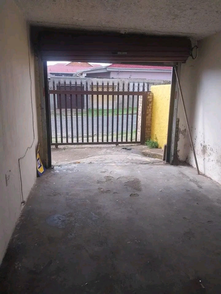 2 bedroom house to rent with fully fitted kit  in Regents Park