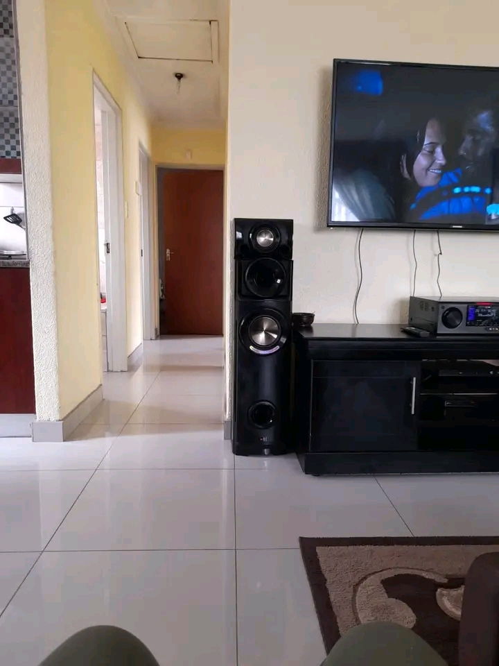 House to rent at ponong

0711413468 if inte  in Vosloorus