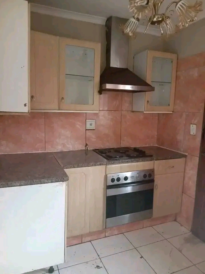 2 bedroom house 
fully fitted 2 bedroom hous  in Ebony Park