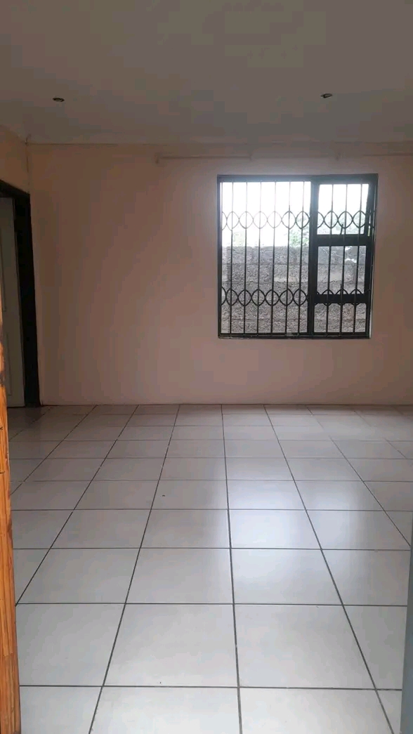 Rental cottage  available 
immediately   r23  in Vosloorus