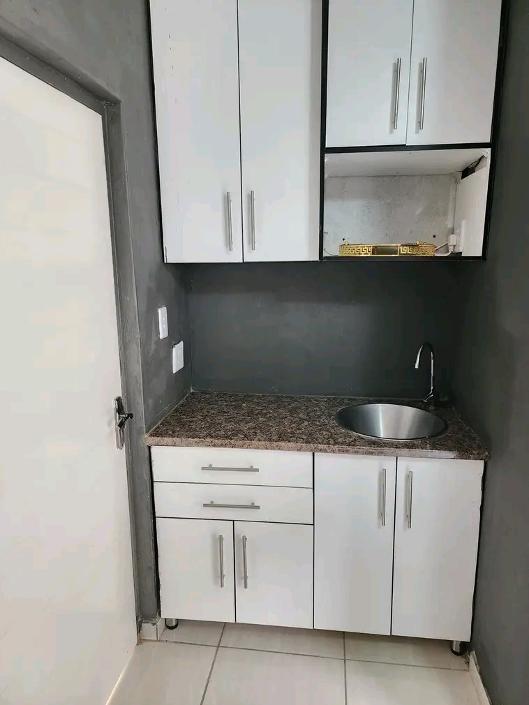 -bachelor available
r2800
- refundable depo  in Ebony Park