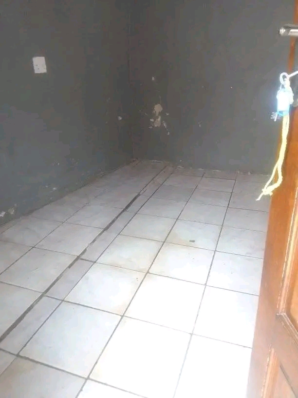 Big room available immediately in ex1 
rent   in Rabie ridge