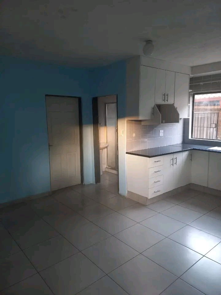 1 bedroom cottage to rent for r4200
deposit   in Norkem Park