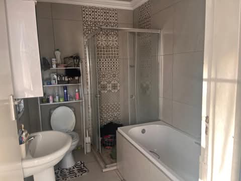 2.  beds available 7k watsapp me  in Glen Austin