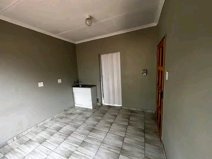 🏠 en-suite to rent
📍 protea glen ext 2  in Protea Glen