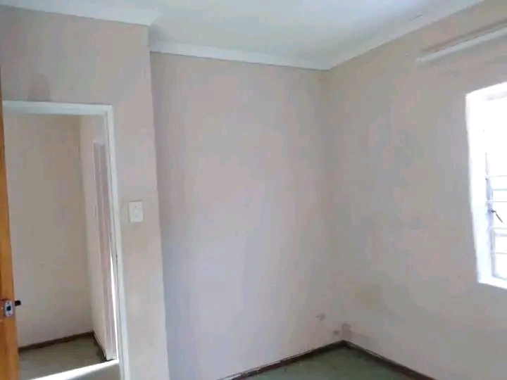 Full house available 1ts may in ex1.with two   in Rabie ridge