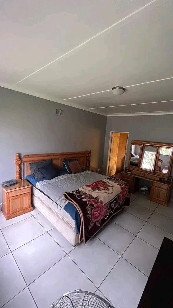 3 bedroom house to rent. 3 bedrooms tiled
ma  in Boksburg