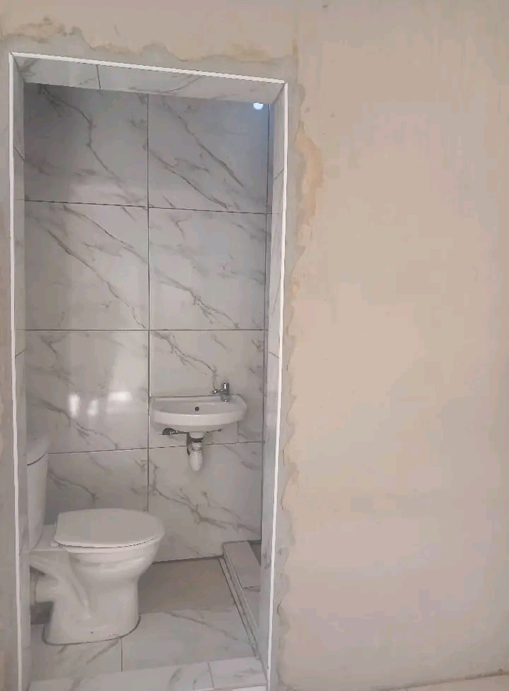 A big ensuite available 
 phase 1
r2400 ren  in Braamfischer