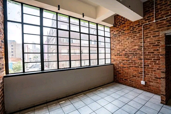 Bachelors to let in paris house on 72 end str  in Doornfontein