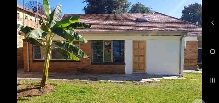 Very spacious one bedroom cottage, close to s  in Kew