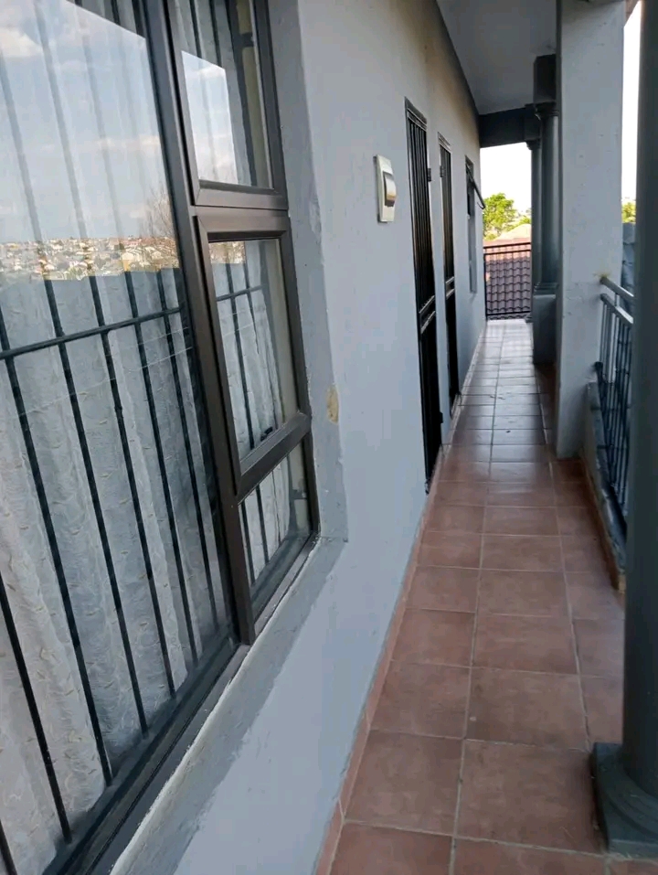 Bachelor room to rent in ext9
deposit r1500  in Cosmo City