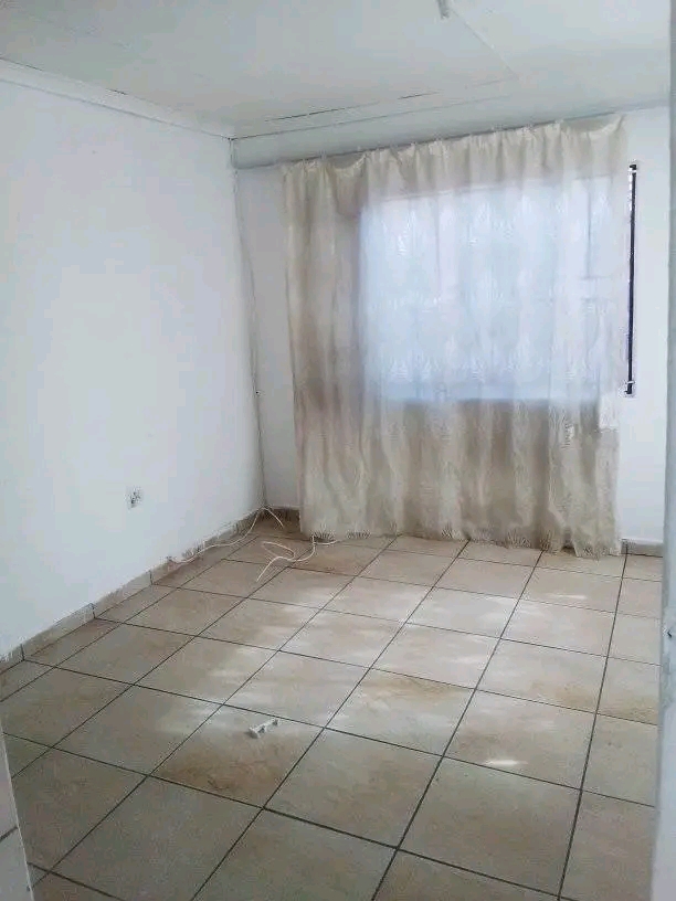 2 bedroom house -with outside rooms -to rent   in Ebony Park