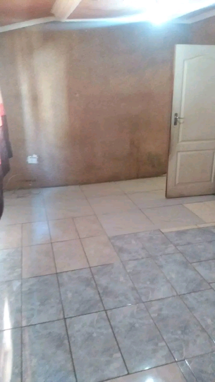 2beds ,main with ensuite,lounge ,dinning ,kit  in Diepkloof