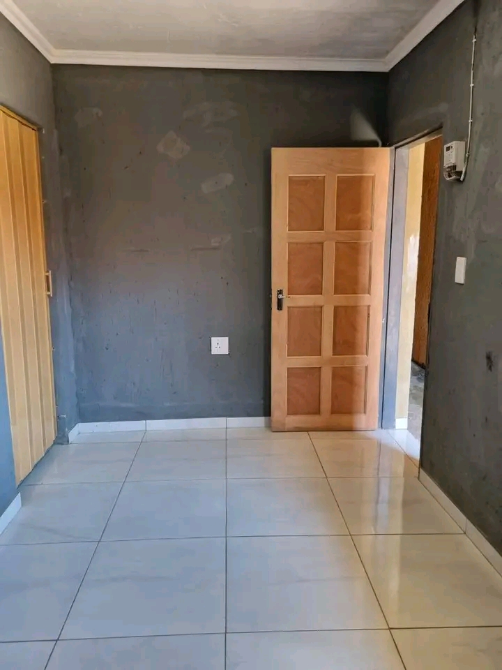 Ensuite available for rental in ext 11 from m  in Protea Glen