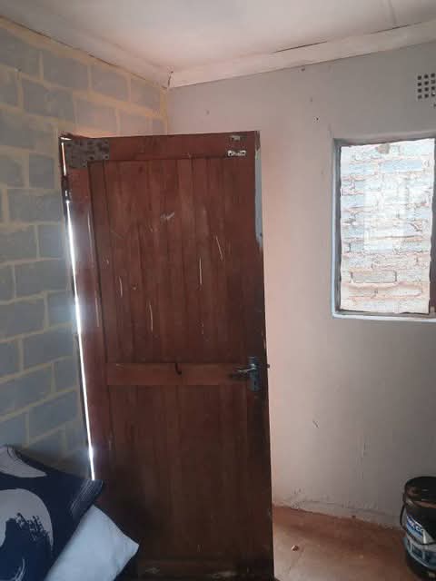 R850 mapetla
whatsapp or call me agent fee r  in Mapetla