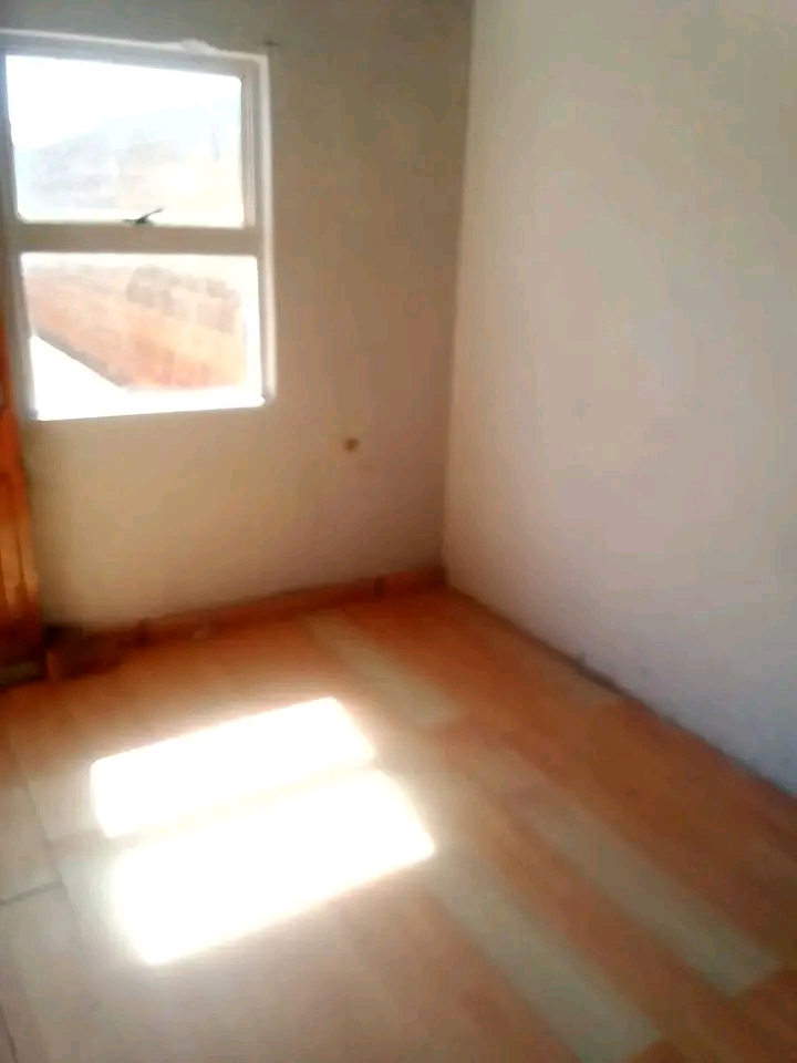 Greetings people 

room available for 800pm  in Zola