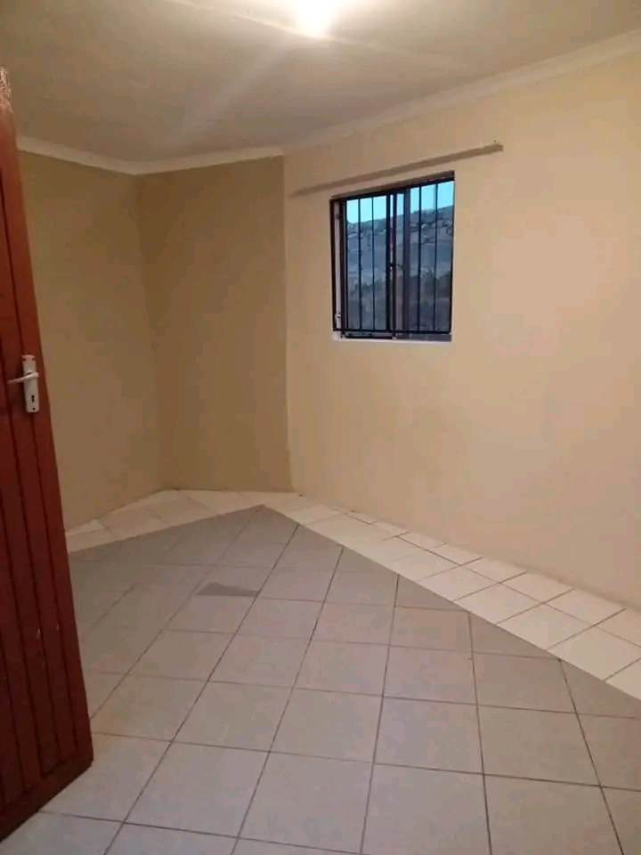 Room available for rental for r1400 at  ext 3  in Chiawelo
