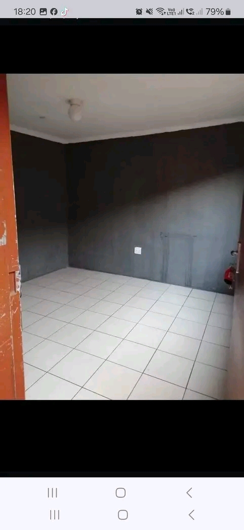 2 rooms available ext  28 phase 1.
each room  in Vosloorus