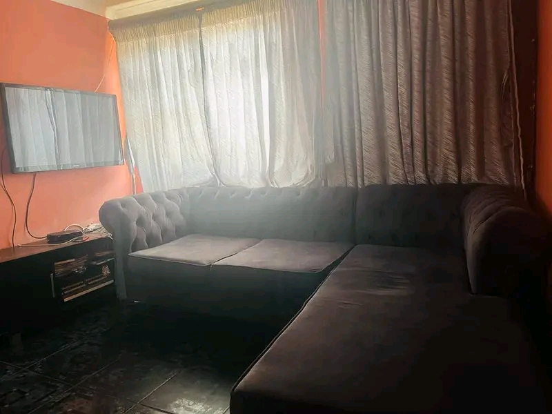 3 bed room house ext 16 r5000 pm
deposit req  in Protea Glen