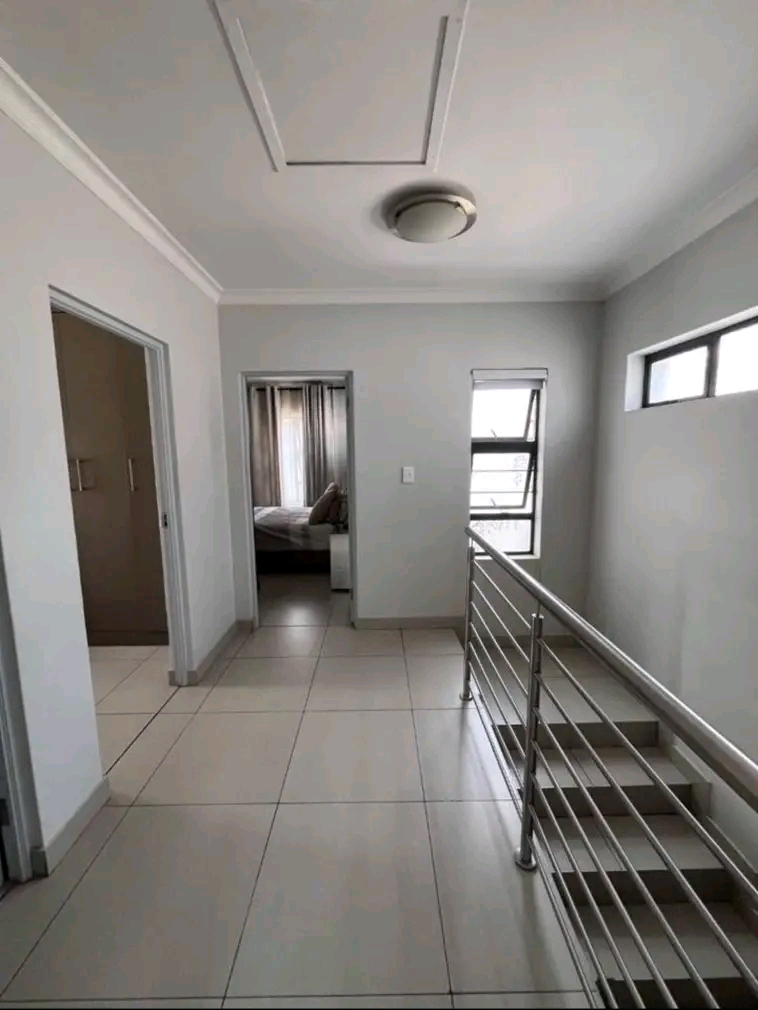 3 bedroom house with a swimming pool availabl  in Centurion