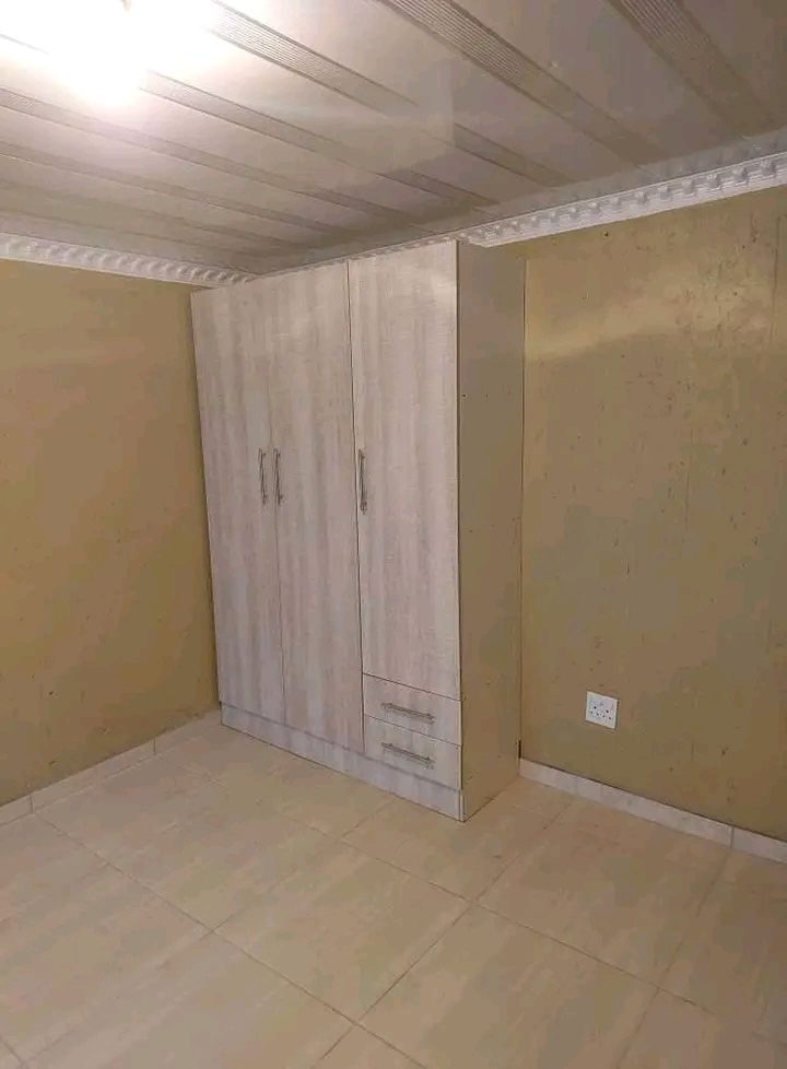 Bachelor room available from month end @ ext   in Naturena