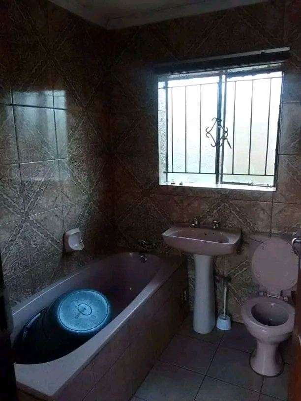 Room to rent available at ext 25 near rebonts  in Vosloorus